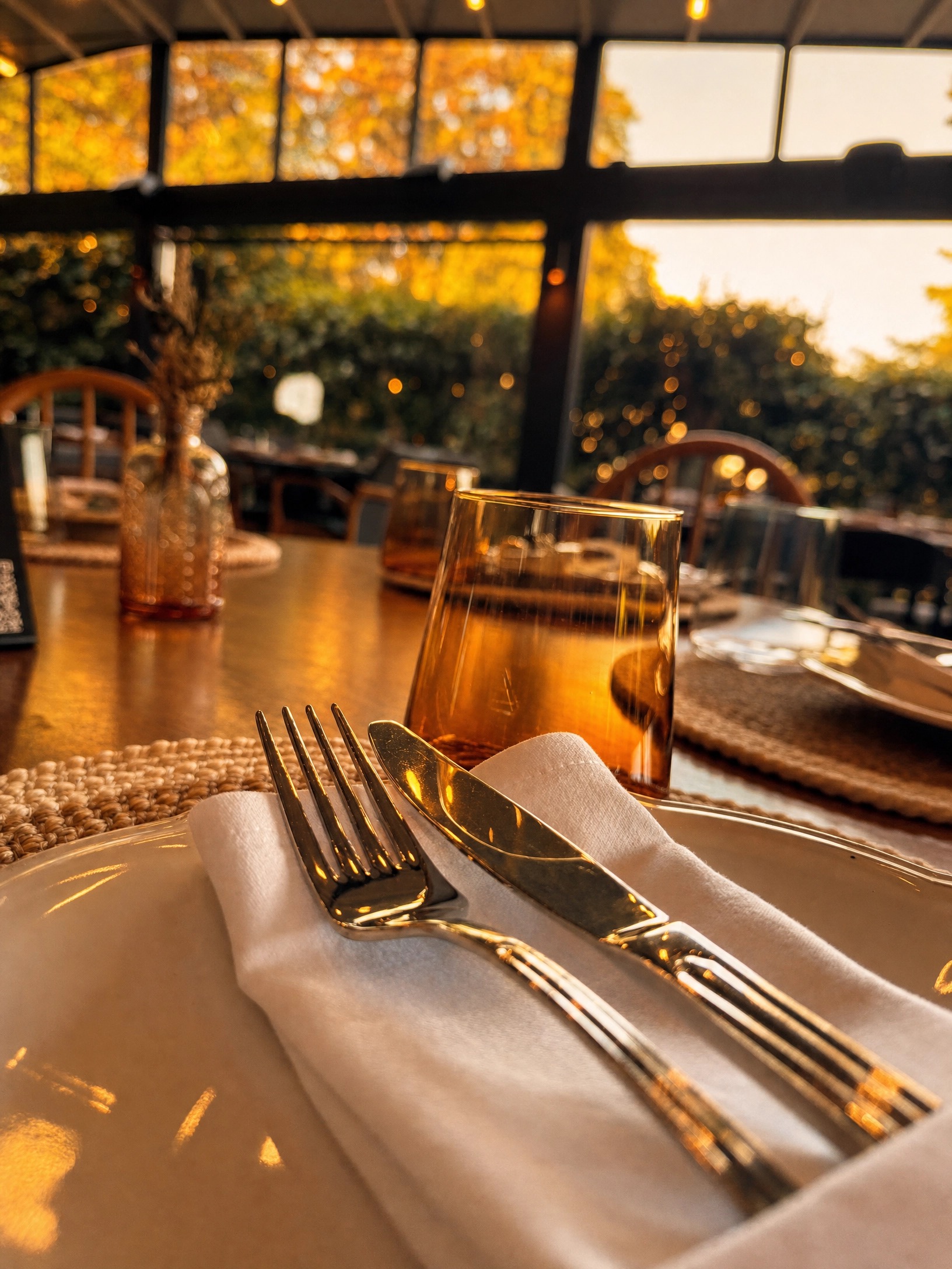 No1 Culinaria’da gün batımında hazırlanmış sofra detayı