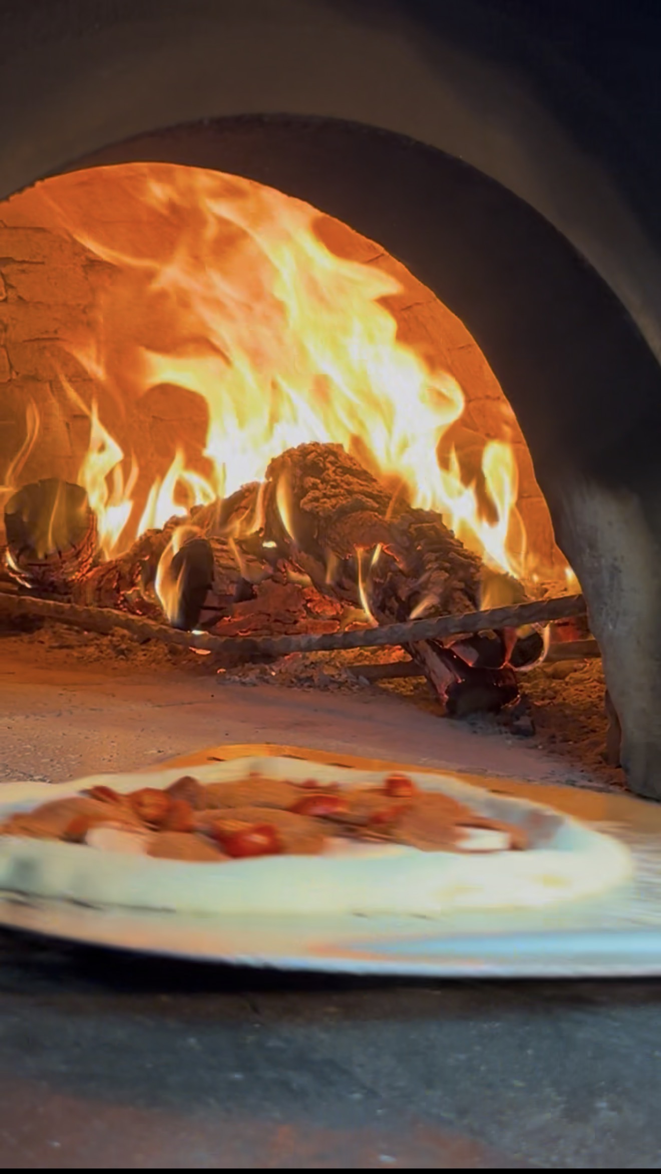 No1 Culinaria’nın odun fırınında pişirilen pizza.
